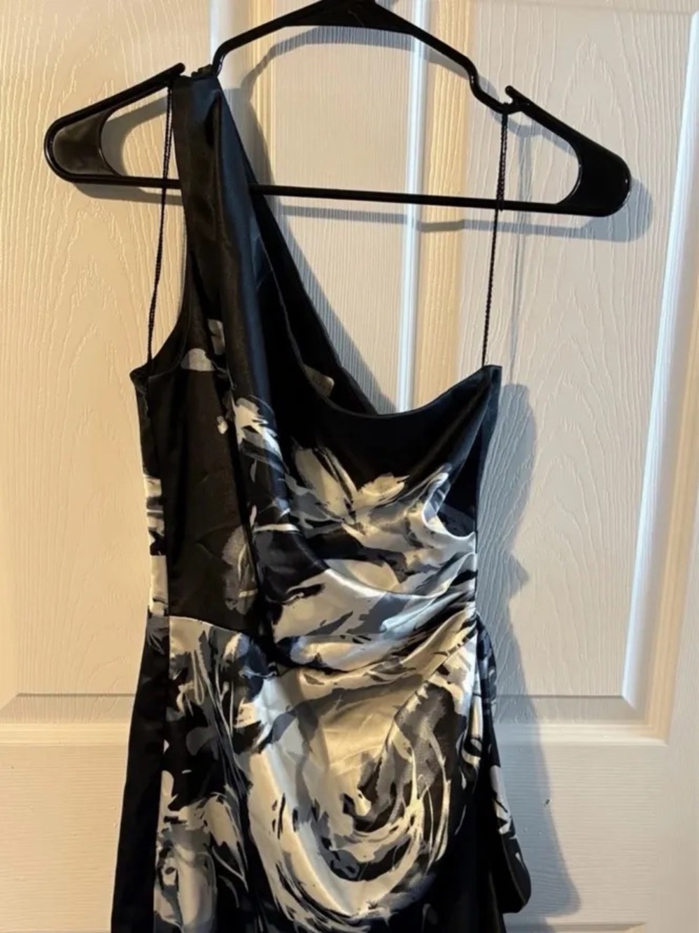 London Time Black & White Floral Satin one shoulder dress size 8